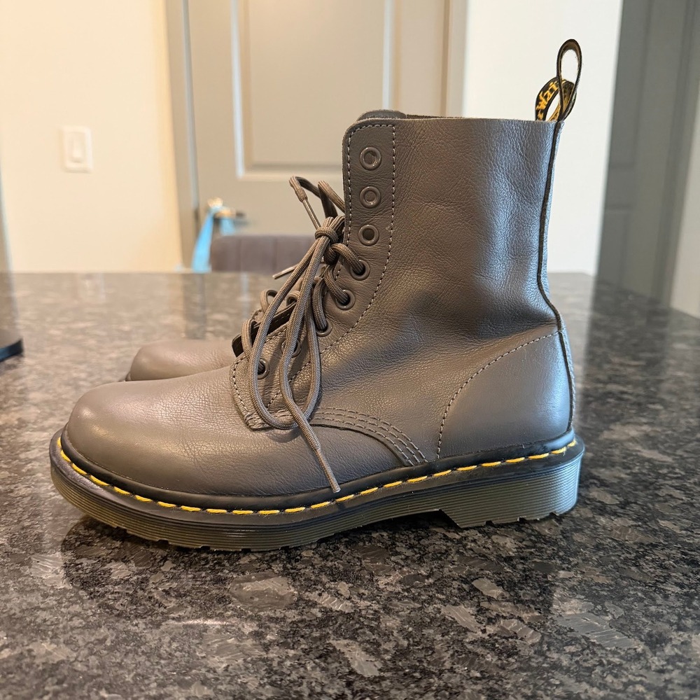 Dr. Martens Women's 1460 Pascal Virginia Boots Grey Size 6 - Picture 2 of 6